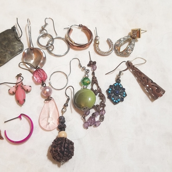 VTG LOT of Single Earrings - Picture 3 of 5